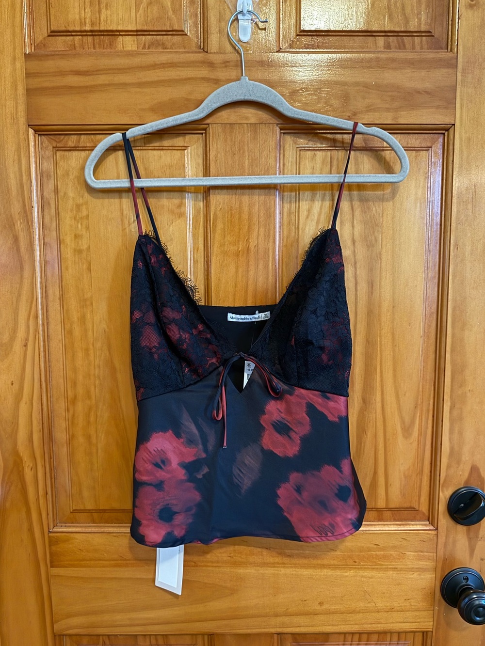 Abercrombie & Fitch black lace tie-front cami top in red floral medium NEW - Picture 7 of 8